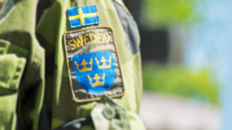 Försvarets jacka med svenska flaggan